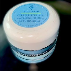 Moxy face moisturizer for oily skin types